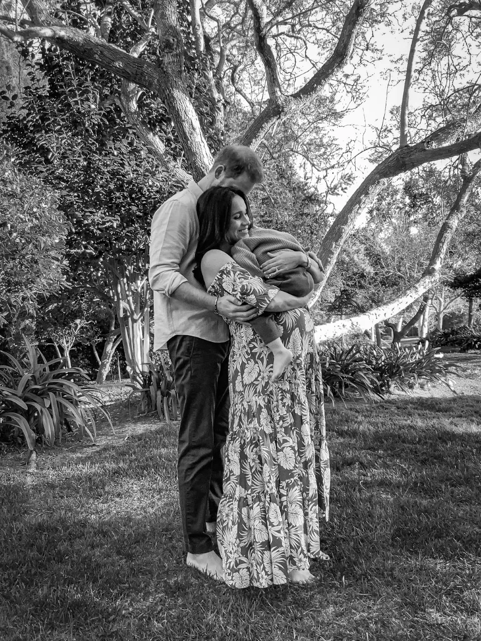 Pregnant Meghan Markle Holds Son Archie in New Baby Bump Pic