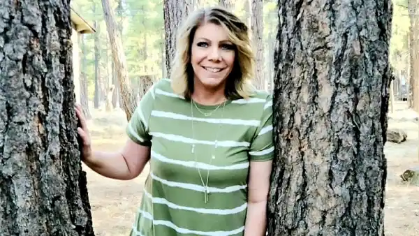 Sister Wives Family Friend Claims No Ones Close Meri Brown