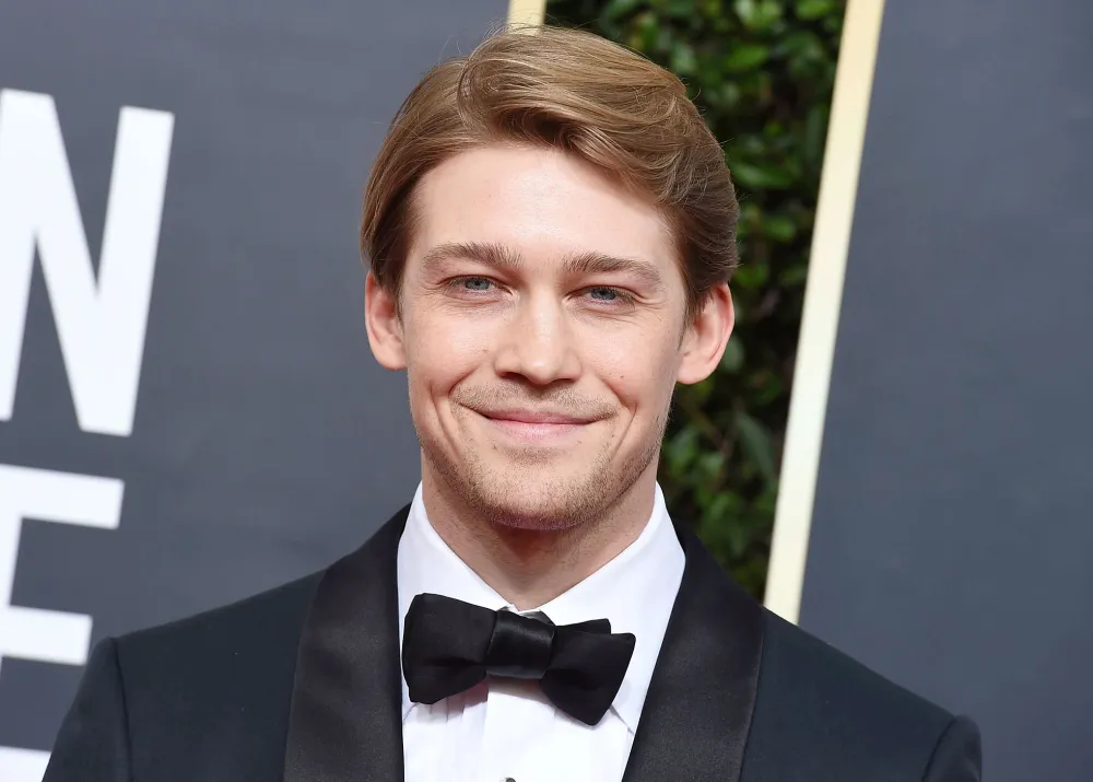 Taylor Swift Shouts Out Boyfriend Joe Alwyn While Accepting Award for Album of the Year Grammys 2021