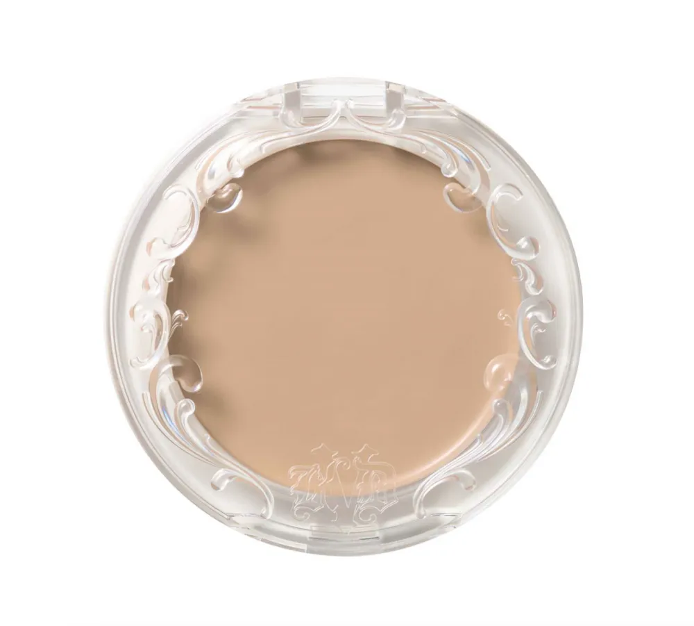 Watch Travis Barker&rsquo;s Daughter Cover His Face Tattoos With Foundation