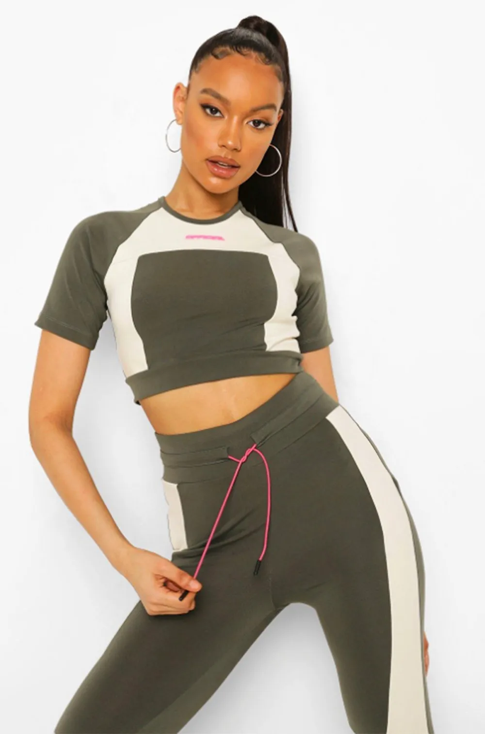 boohoo-activewear-crop-top