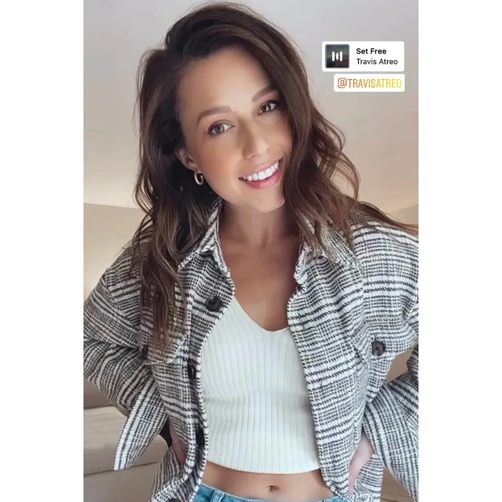 katie-thurston-plaid-jacket