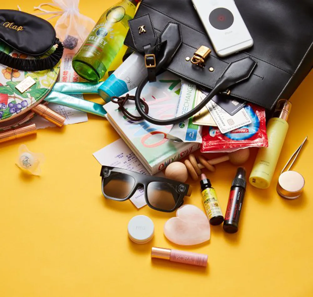 miranda-kerr-bag-contents