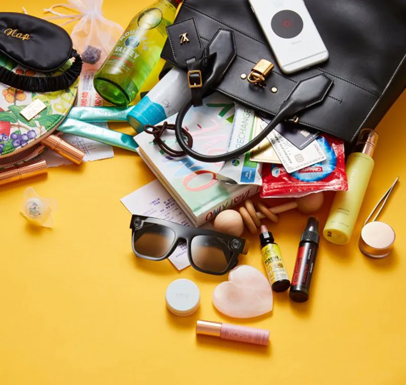 miranda-kerr-bag-contents