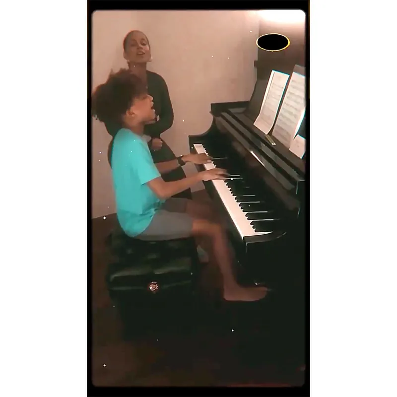 Alicia Keys Sings Sweet Duet With 10 Year Old Son