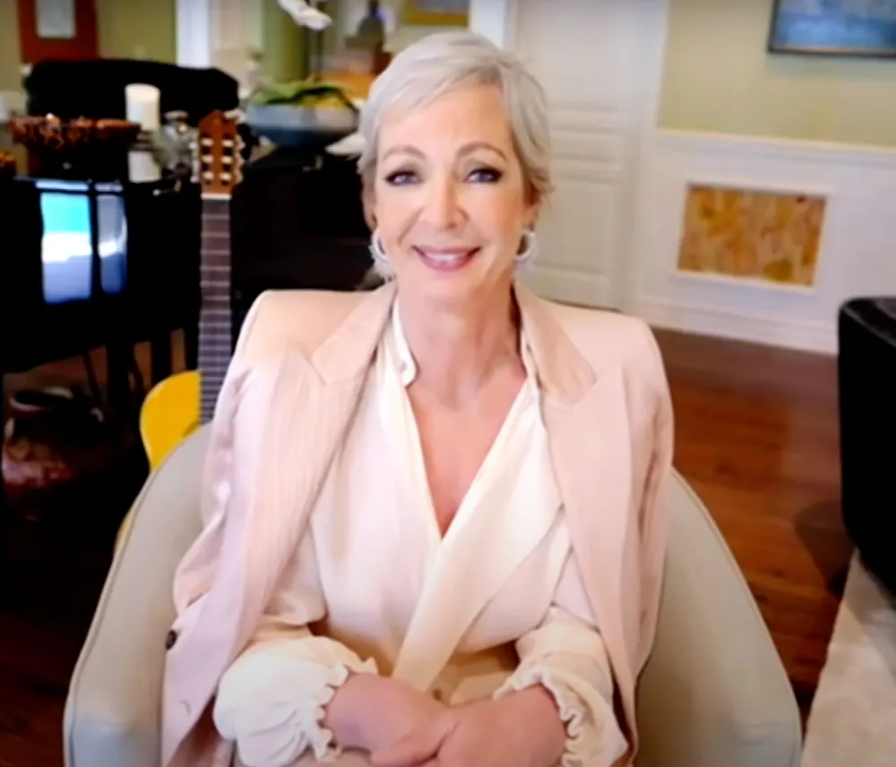 Allison Janney Debuts Short, Gray Hair: &lsquo;It&rsquo;s Heaven&rsquo;