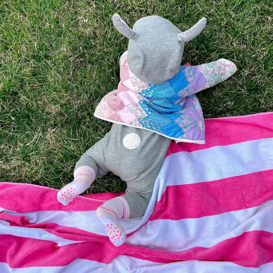 Gigi Hadid Parents Dress Kids in Festive Easter Outfits