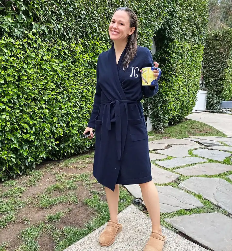 She’s 49! Look Back at Jennifer Garner’s Best Makeup-Free Selfies