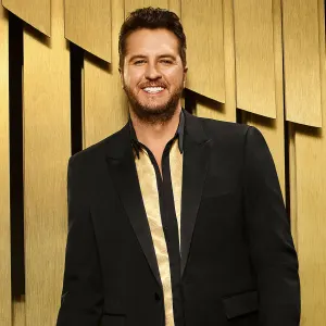 Luke Bryan Accepts ACM Entertainer of the Year from American Idol Set After COVID-19 Battle ACM Awards 2021 2