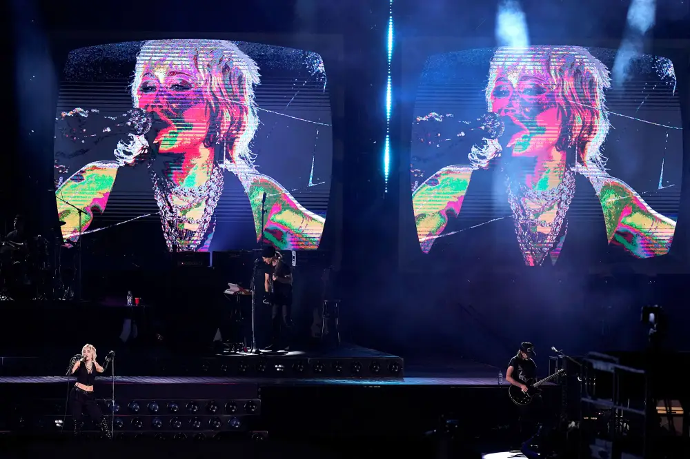 Miley Cyrus NCAA Final Four