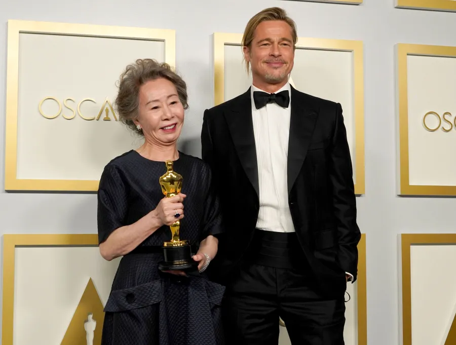 Youn Yuh-jung Brad Pitt Oscars 2021 Backstage Photos What You Didnt See TV