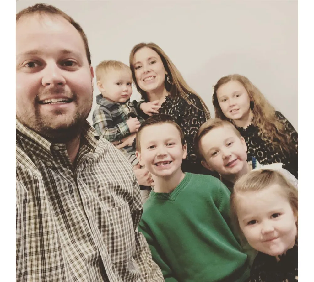 Pregnant Anna Duggar Claps Back at Claim She and Josh Duggar Can&rsquo;t Afford 7 Kids 2