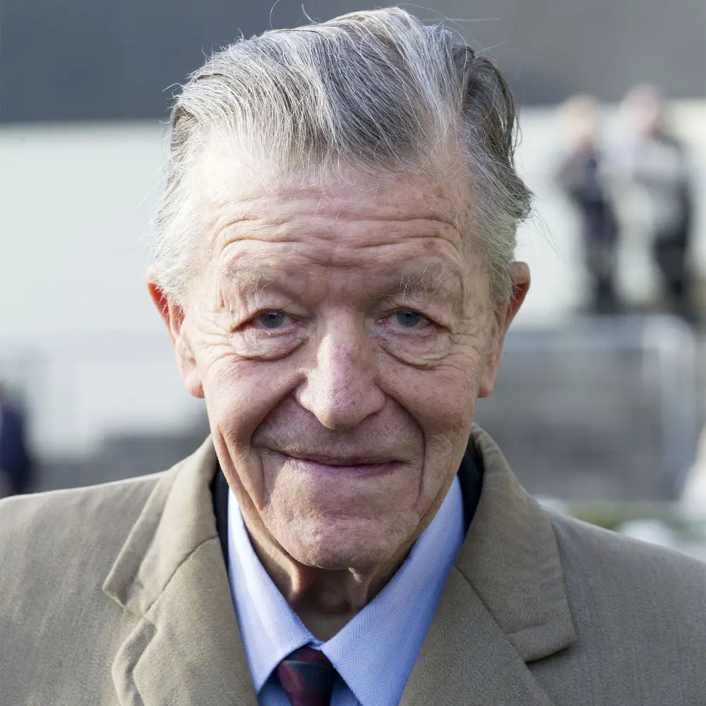 Queens Former Racing Advisor Sir Michael Oswald Dies 86