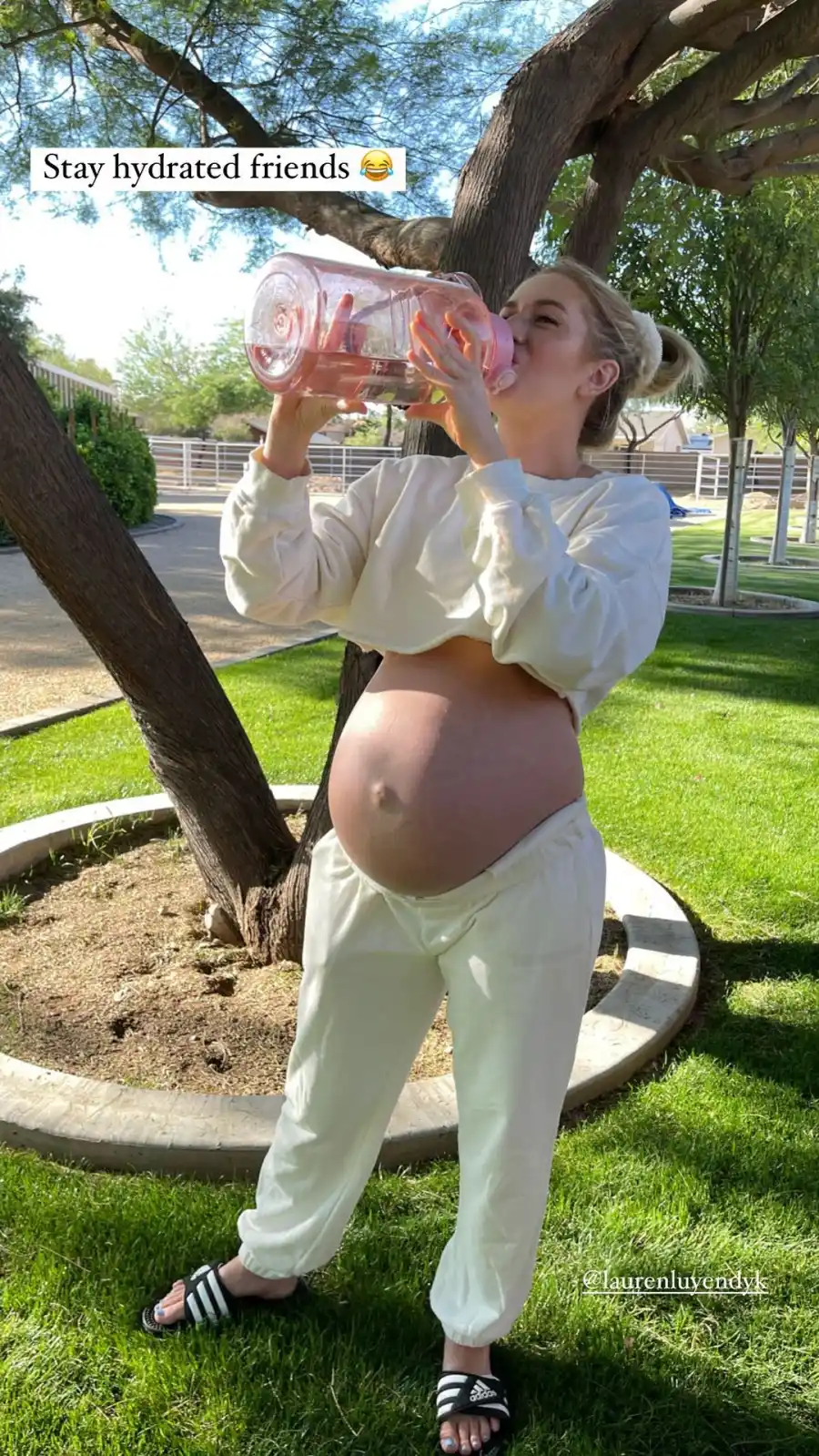 See Pregnant Lauren Burnham’s Baby Bump Progress Happy and Hydrated