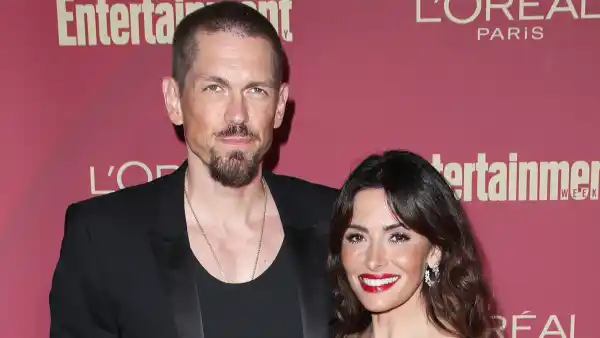 Shameless’ Steve Howey and Sarah Shahi Finalize Their Divorce