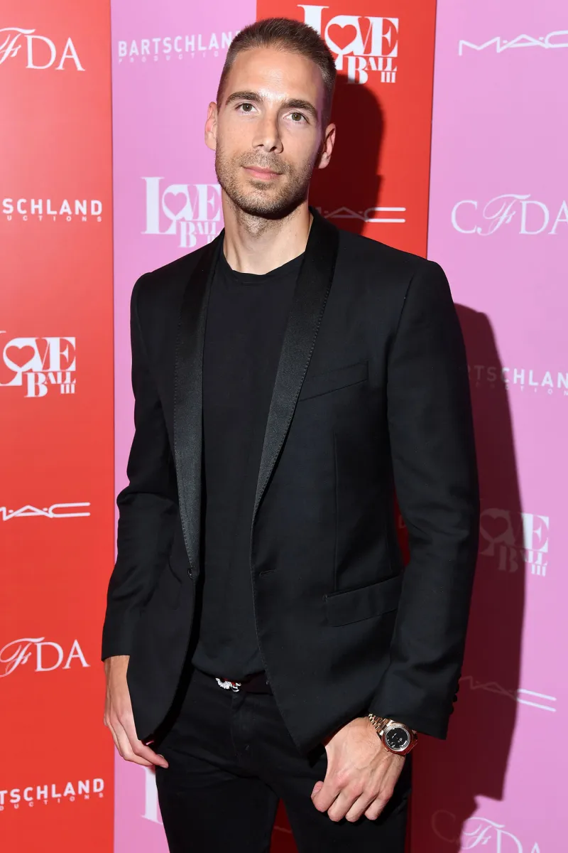 Simon Huck Stars Rally Around Khloe Kardashian After Body Positive Post