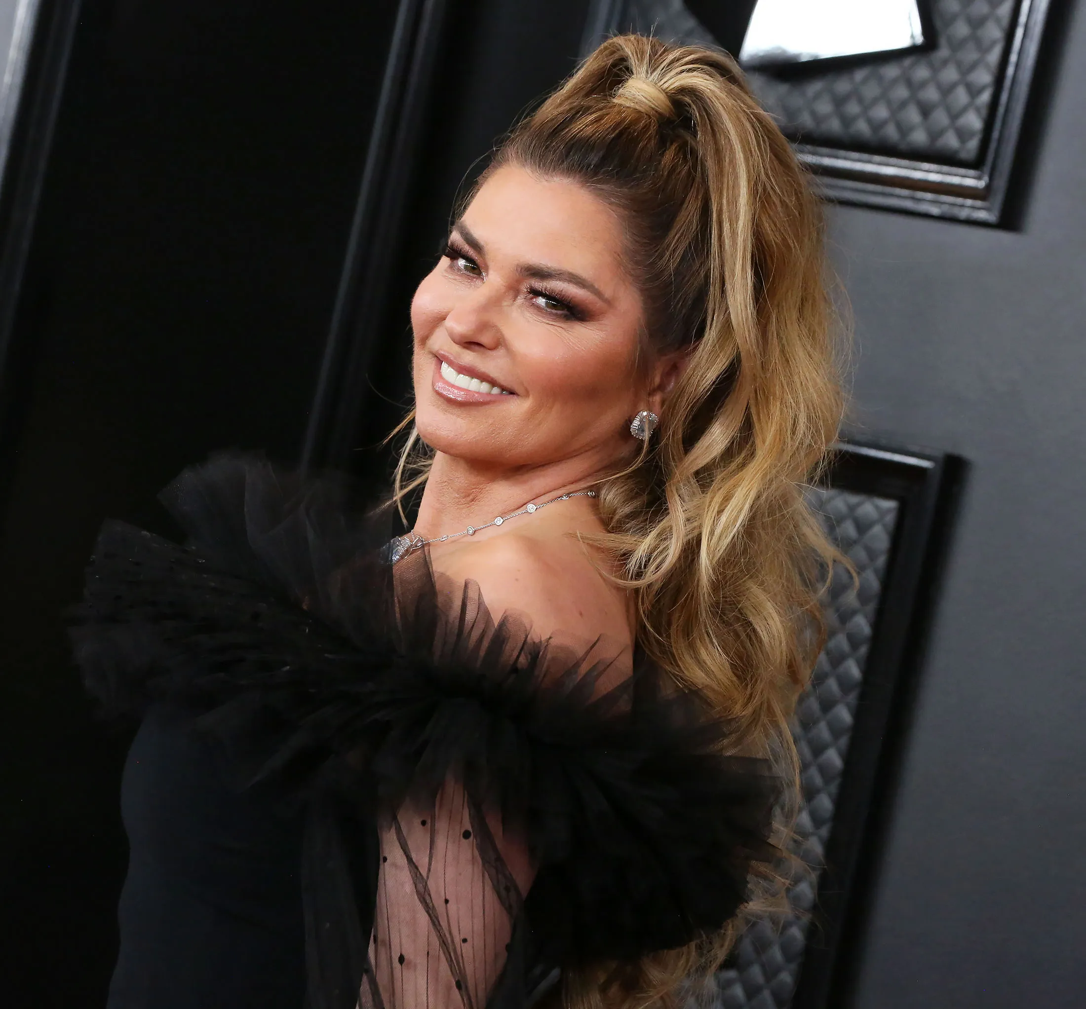 Watch Shania Twain Recreate Her ‘Man! I Feel Like Woman’ Outfit