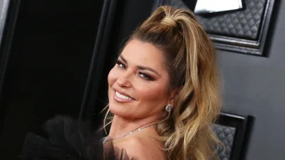 Watch Shania Twain Recreate Her ‘Man! I Feel Like Woman’ Outfit
