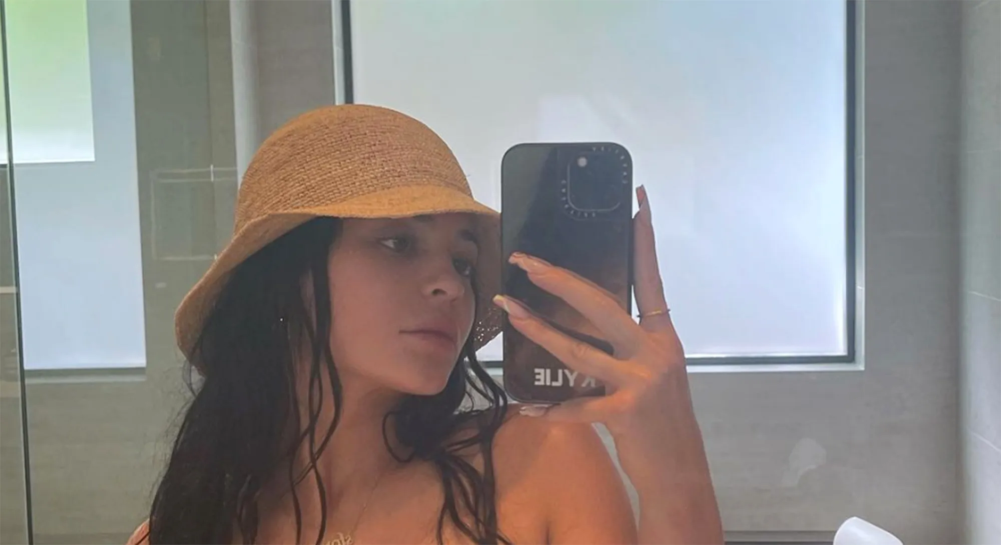 kylie-jenner-straw-hat