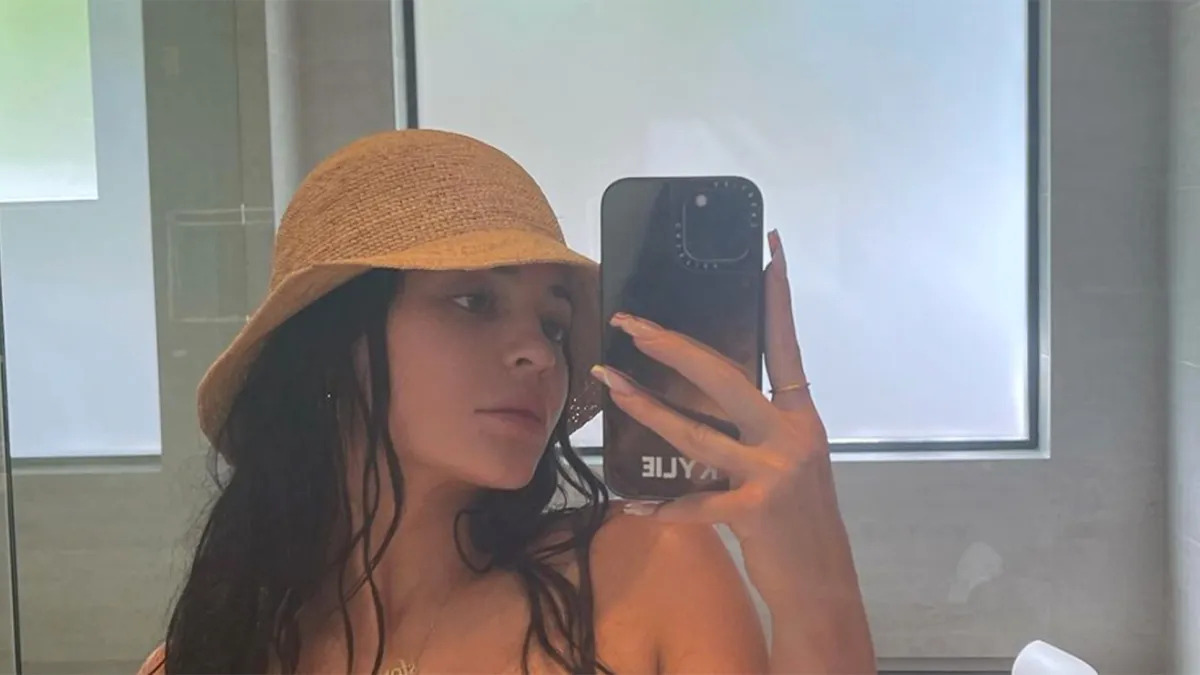 kylie-jenner-straw-hat
