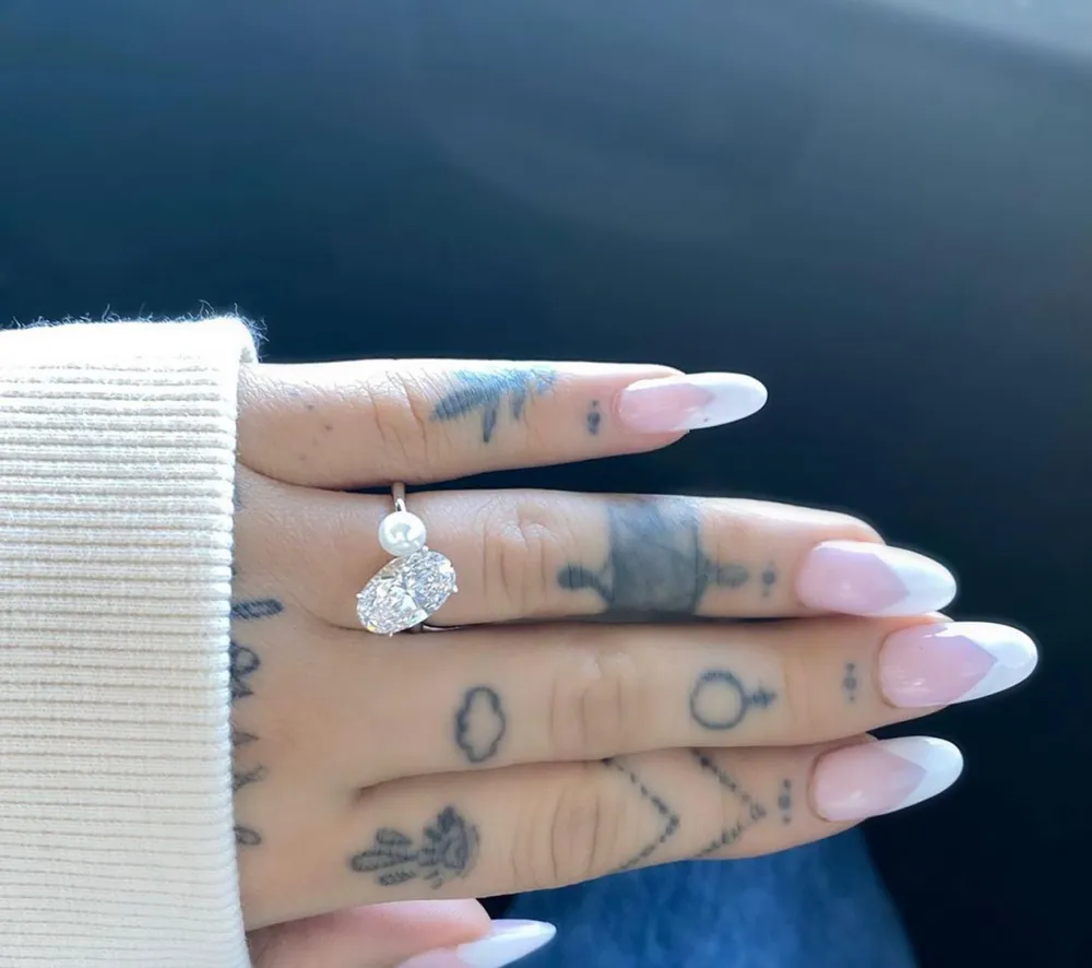 All the Details on Ariana Grande&rsquo;s &lsquo;Beautiful&rsquo; Wedding Band From Dalton Gomez