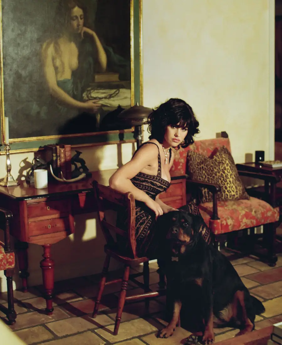 Total Twins! Amelia Gray Channels ‘90s Lisa Rinna in Vintage Photo Shoot