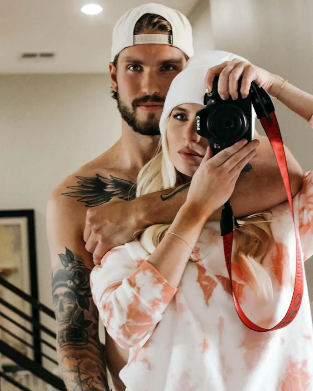 Bachelors Hayley Fergusson Is Engaged Hockey Star Oula Palve