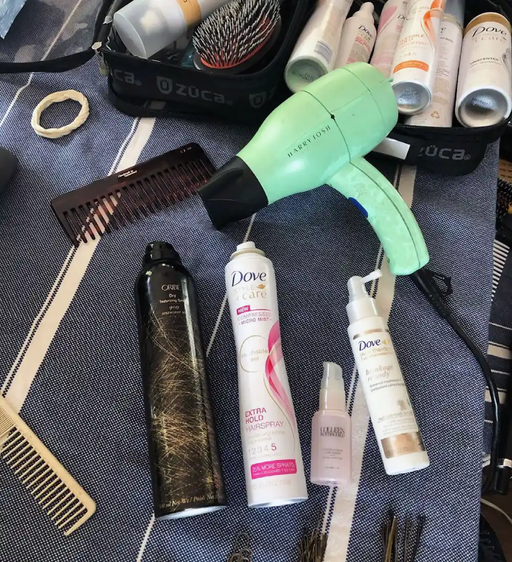 How Elizabeth Olsen Got Her Gorgeous Brunette &lsquo;Do at the 2021 MTV Awards