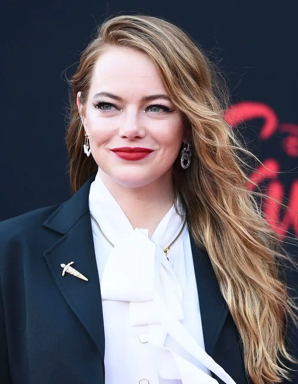 Emma Stone Rocks Cruella-Inspired Suit at 1st Red Carpet Since Giving Birth