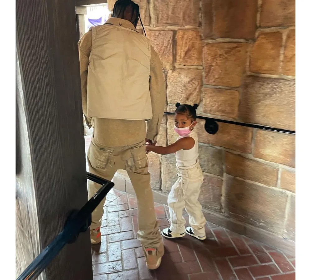 Inside Kylie Jenner and Travis Scott Disneyland Trip With Daughter Stormi 4
