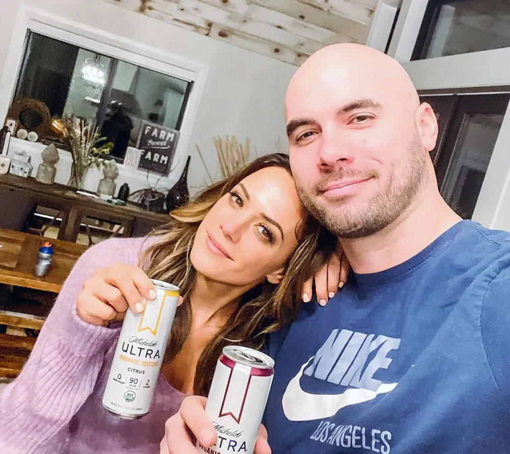 Jana Kramer Reminds Herself to 'Laugh' During 'Single Dinner' Amid Divorce