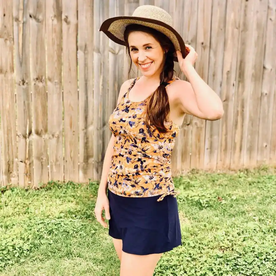 Jill Duggar Poses Swimwear Summer Approaches