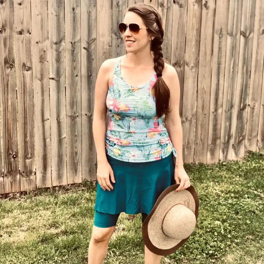 Jill Duggar Poses Swimwear Summer Approaches