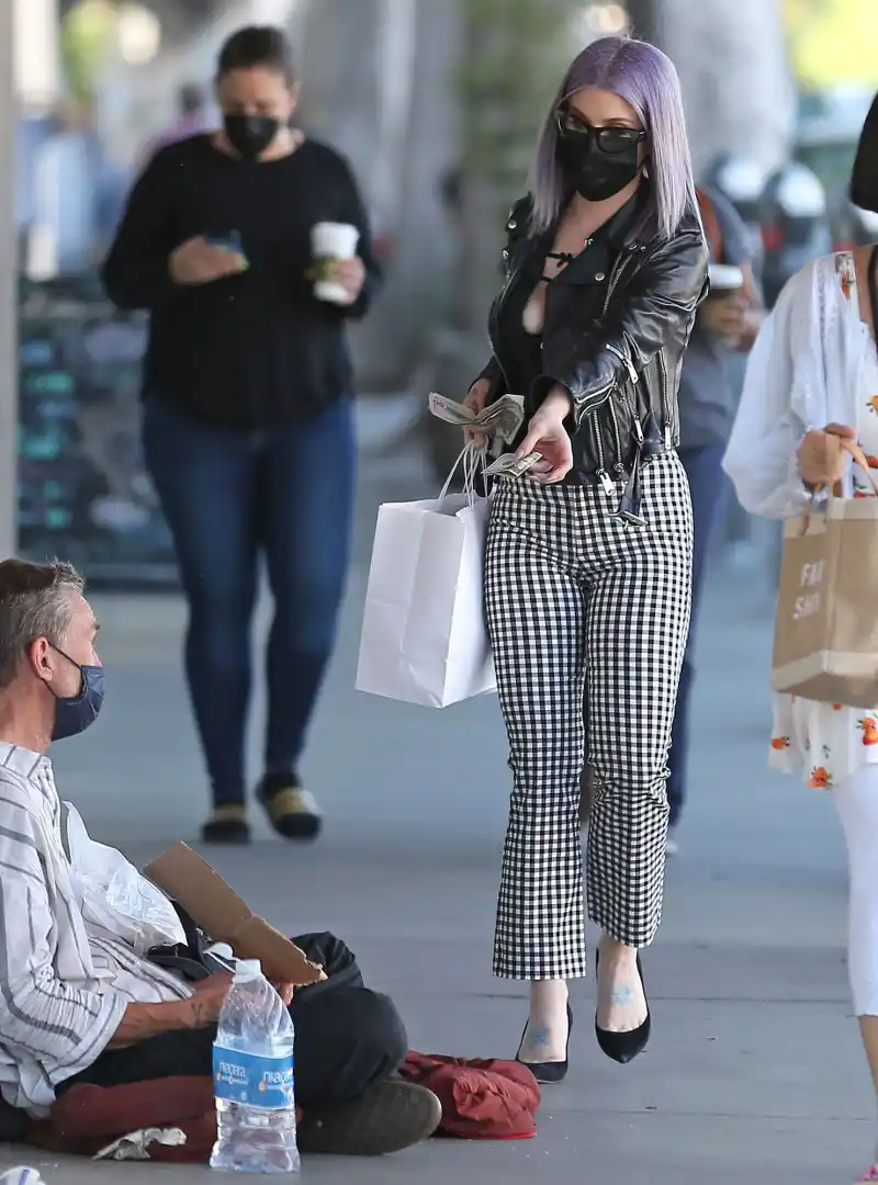 Kelly Osbourne They Give Just Like Us