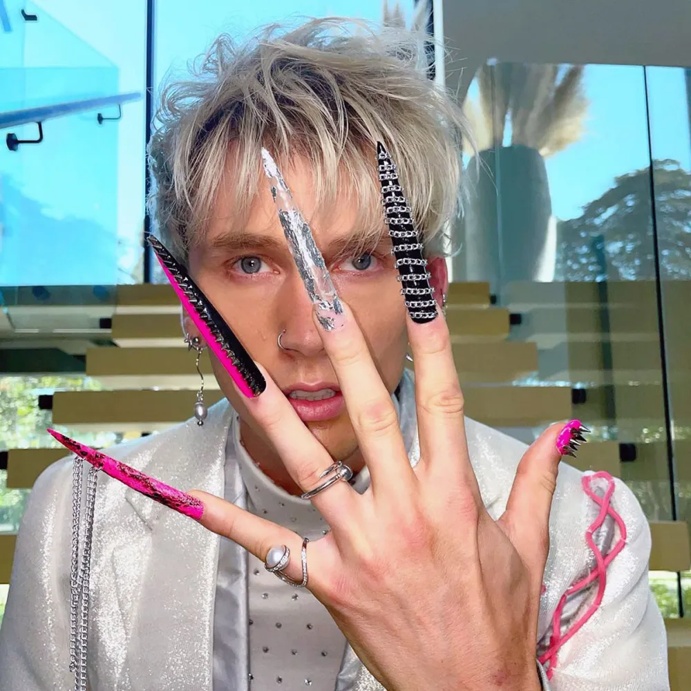 Machine Gun Kelly&rsquo;s Insanely Long, Studded Acrylic Nails Broke the Internet