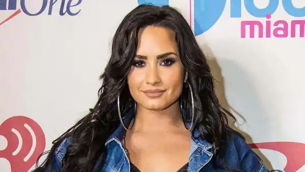 Out This World Demi Lovato Goes Alien Hunting On TV