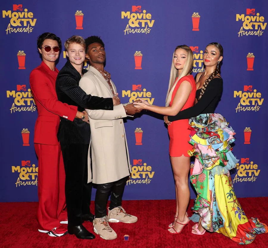 Outer Banks Cast Prove Theyre Squad Goals MTV Movie TV Awards 2021 Red Carpet