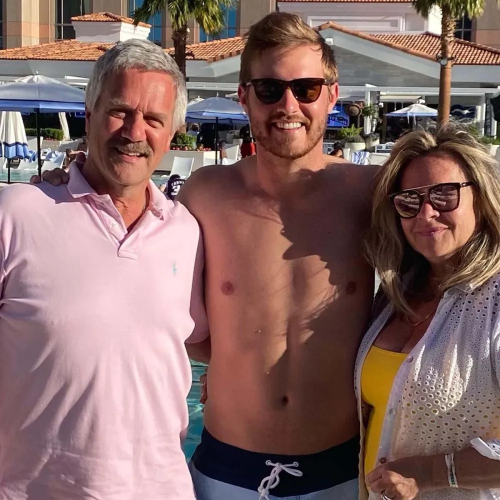 Peter Weber Mom Barbara Are Closer Than Ever 1 Year After Bachelor
