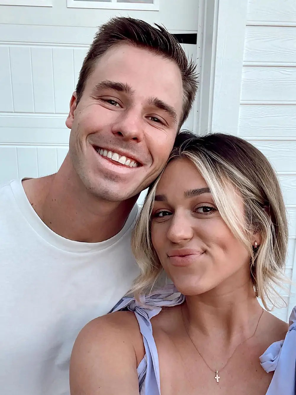 Pregnant Sadie Robertson Says Her Due Date Has Come Gone Were Still Waiting