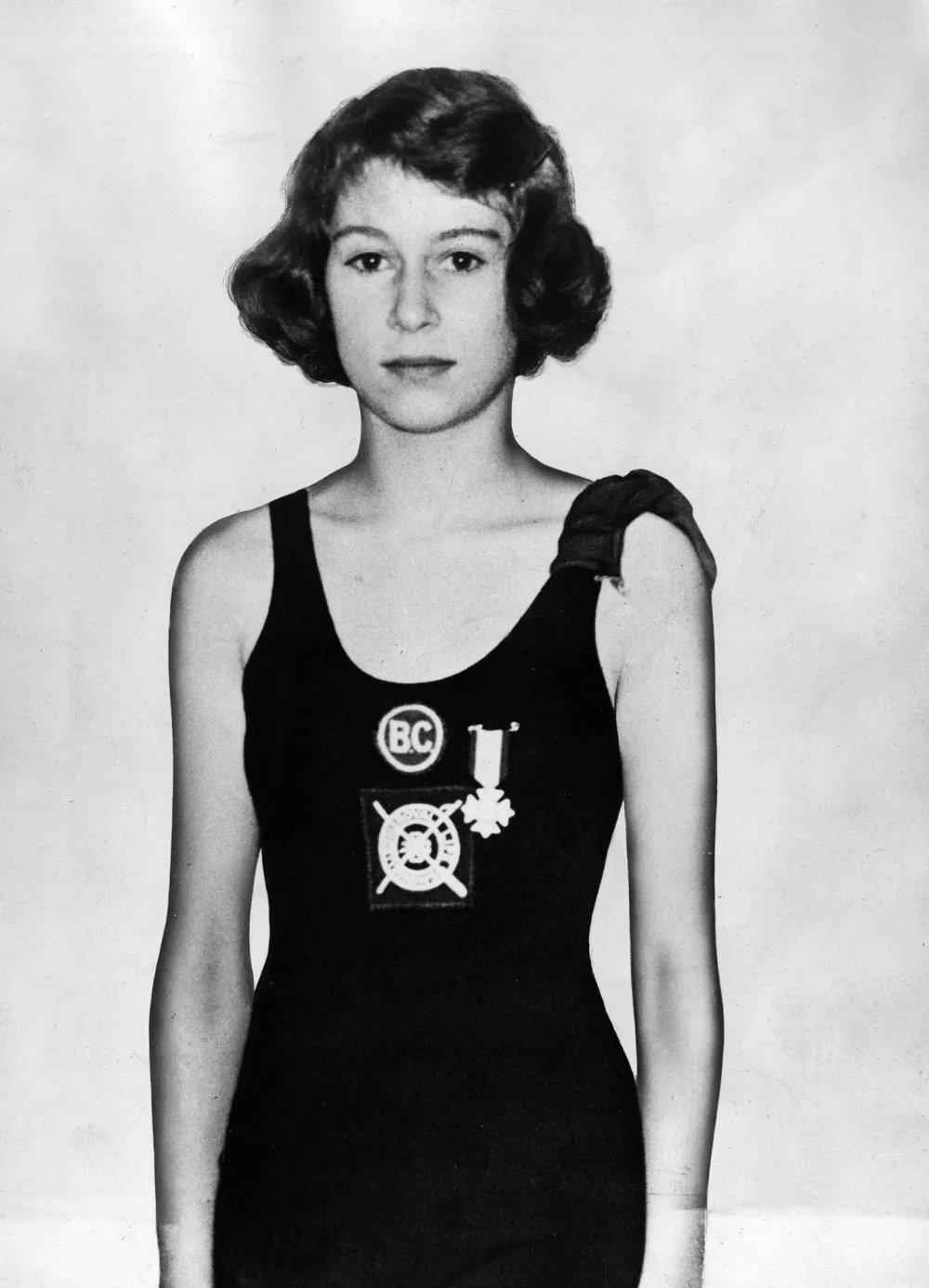 Queen Elizabeth II Giggles While Reminiscing About Live Saving Award She Received 80 Years Ago 3