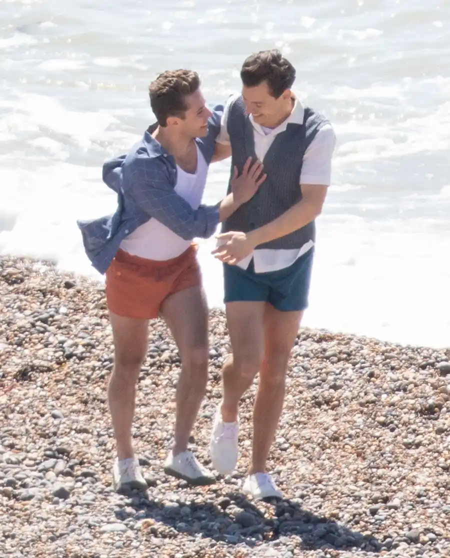 Twitter Is Freaking Out Over Harry Styles’ Ridiculously Short Shorts: Photos