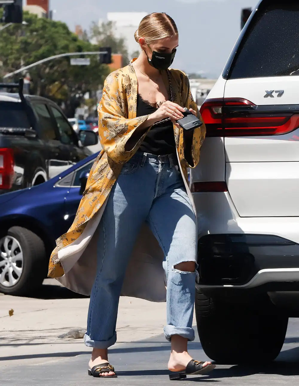 ashlee-simpson-yellow-kimono