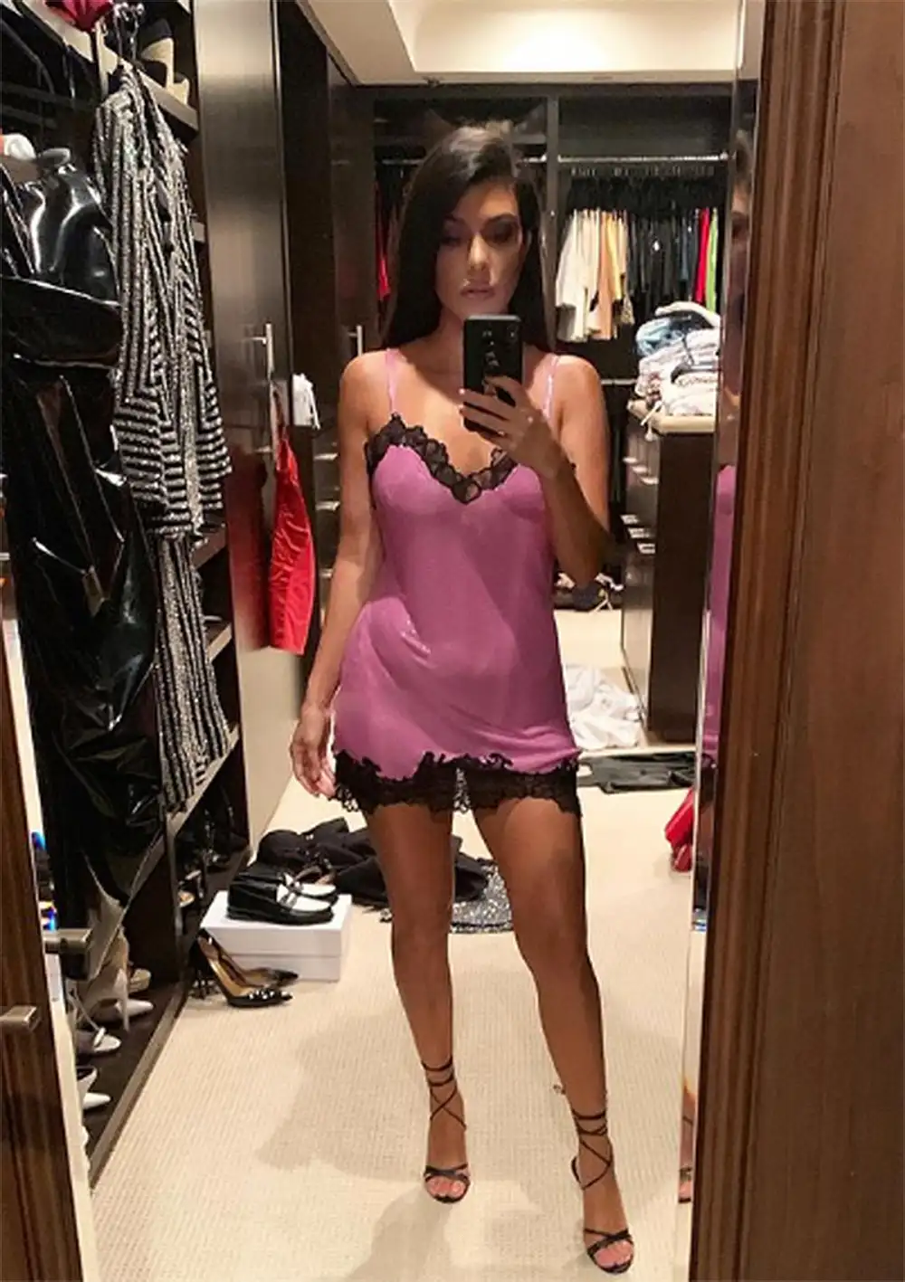kourtney-kardashian-selfie