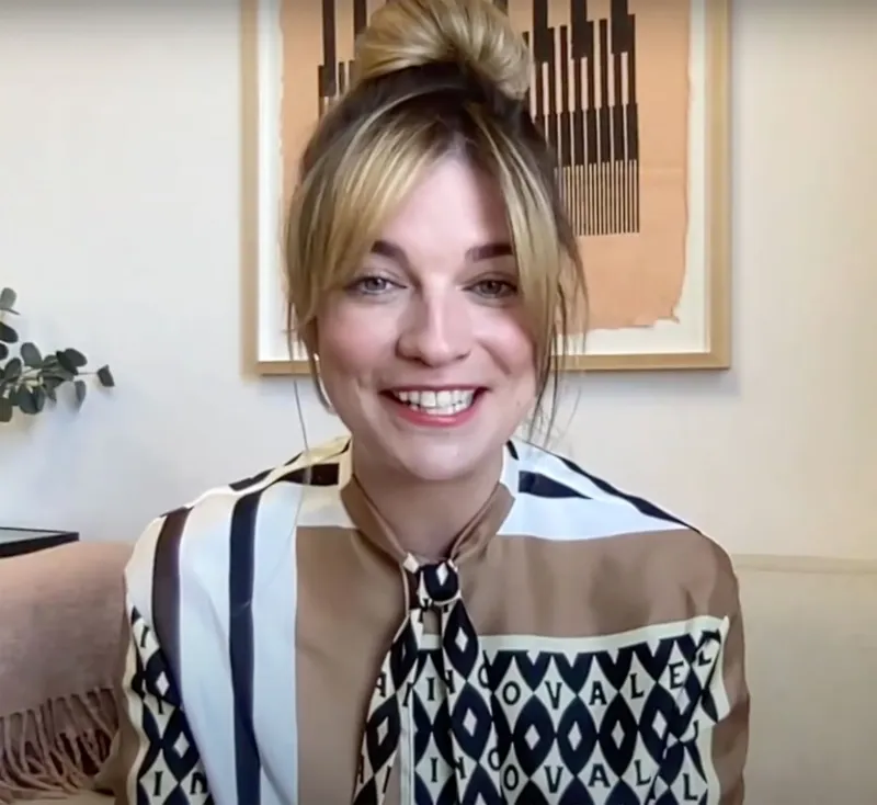 On the Curtain Bangs Train! Annie Murphy Debuts the Chicest Fringe