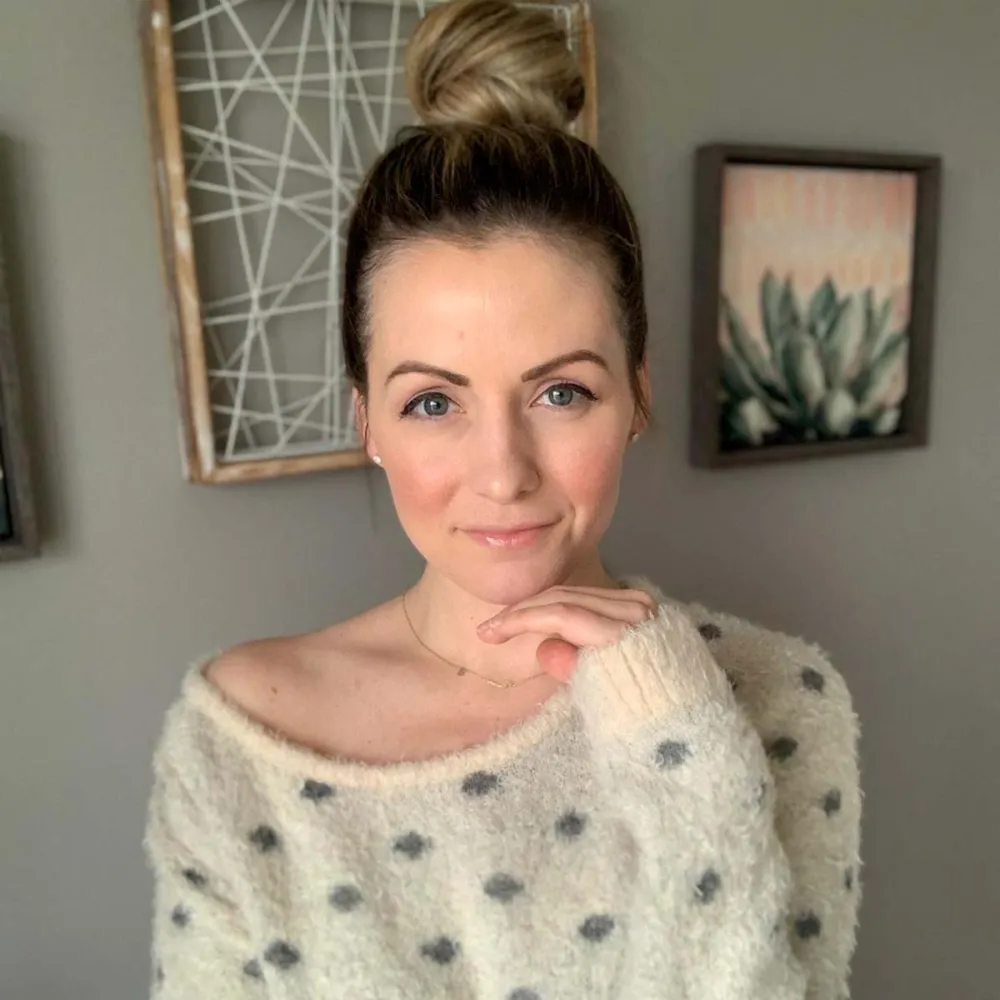 Bachelor Paradises Carly Waddell Speaks Out After Being Hospitalized