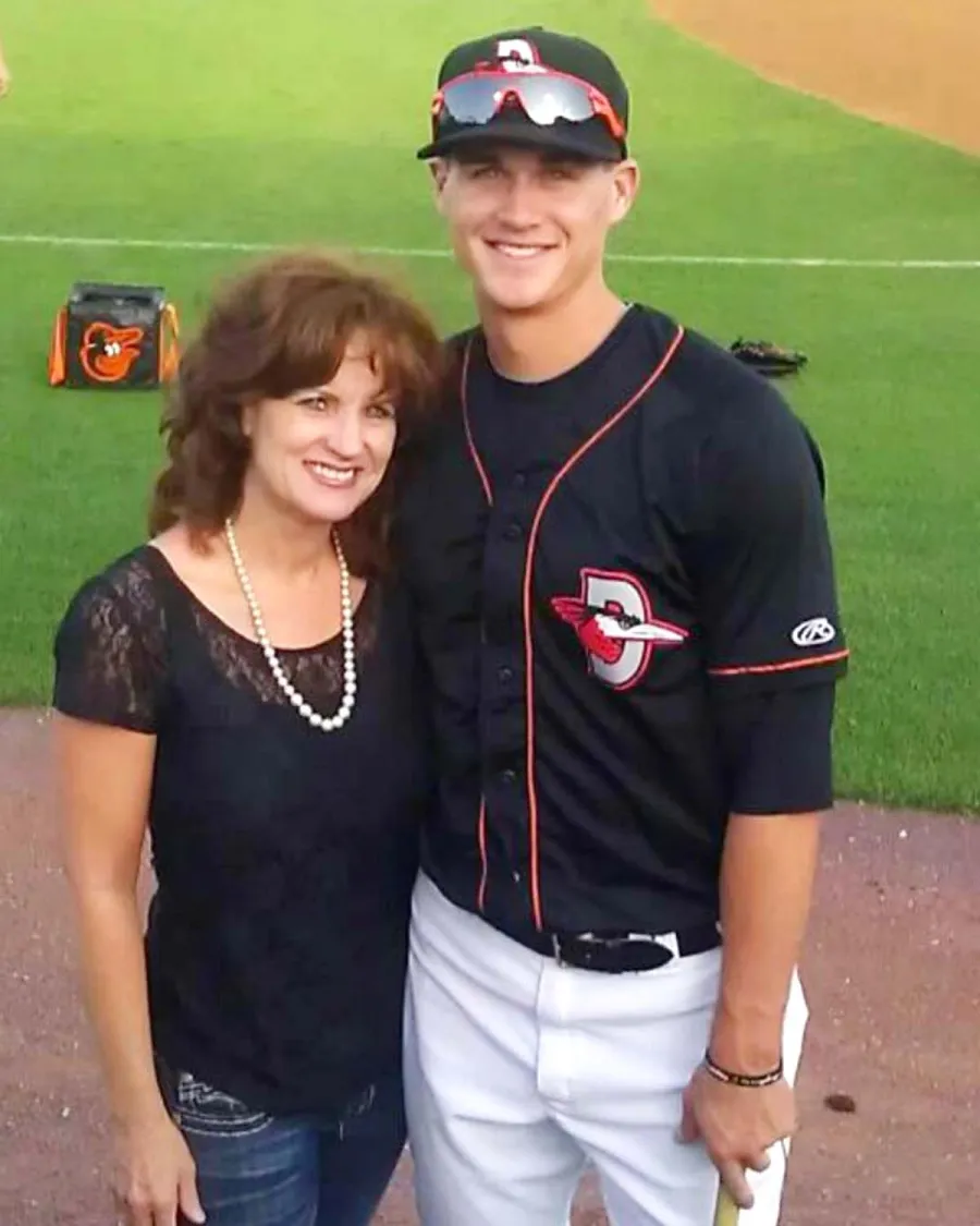 Bachelorettes Mike 5 Things Know About Virgin Katies Season