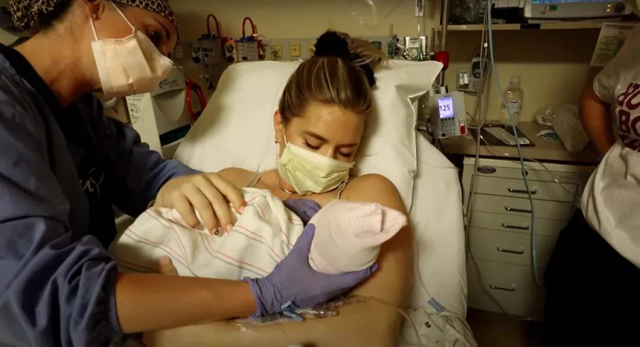 Bachelors Lauren Burnhams Breast-Feeding Pumping Pics Over Years