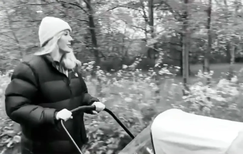 Ellie Goulding Shows Son Arthur for 1st Time 1 Month After Birth in Pregnancy Video