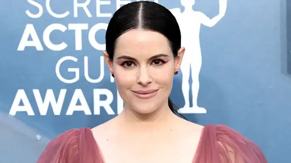 Emily Hampshire Talks Investing Therapy After Heartbreak Self Love
