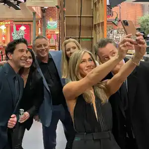 Secret Huddle, Selfies and More! 'Friends' Cast Share BTS Photos From 'Reunion' Special
